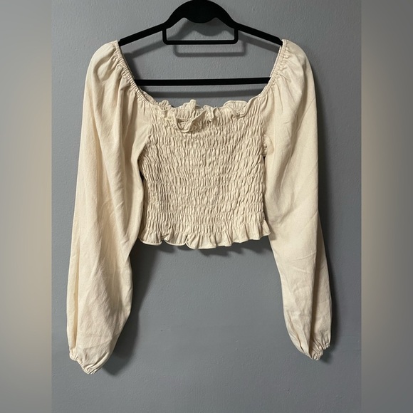 NWOT POL Smocked Balloon Sleeves Beige
Top. Size Small - Picture 2 of 6